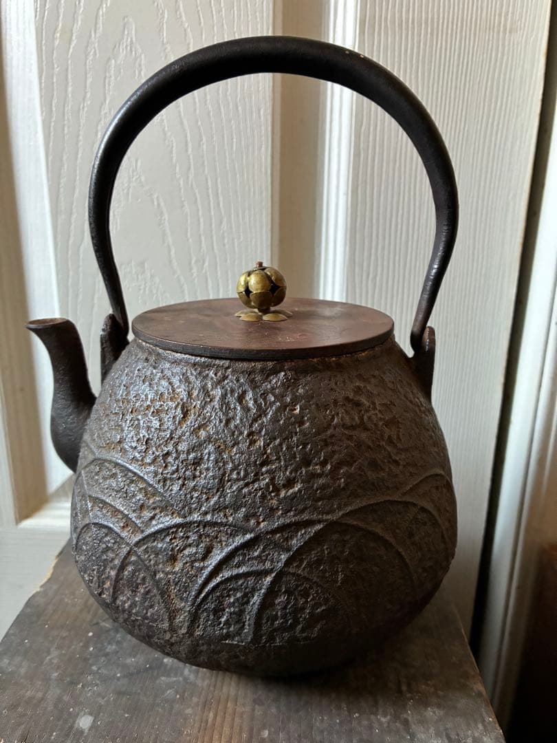 龍文堂 鉄瓶 在銘　銀象嵌