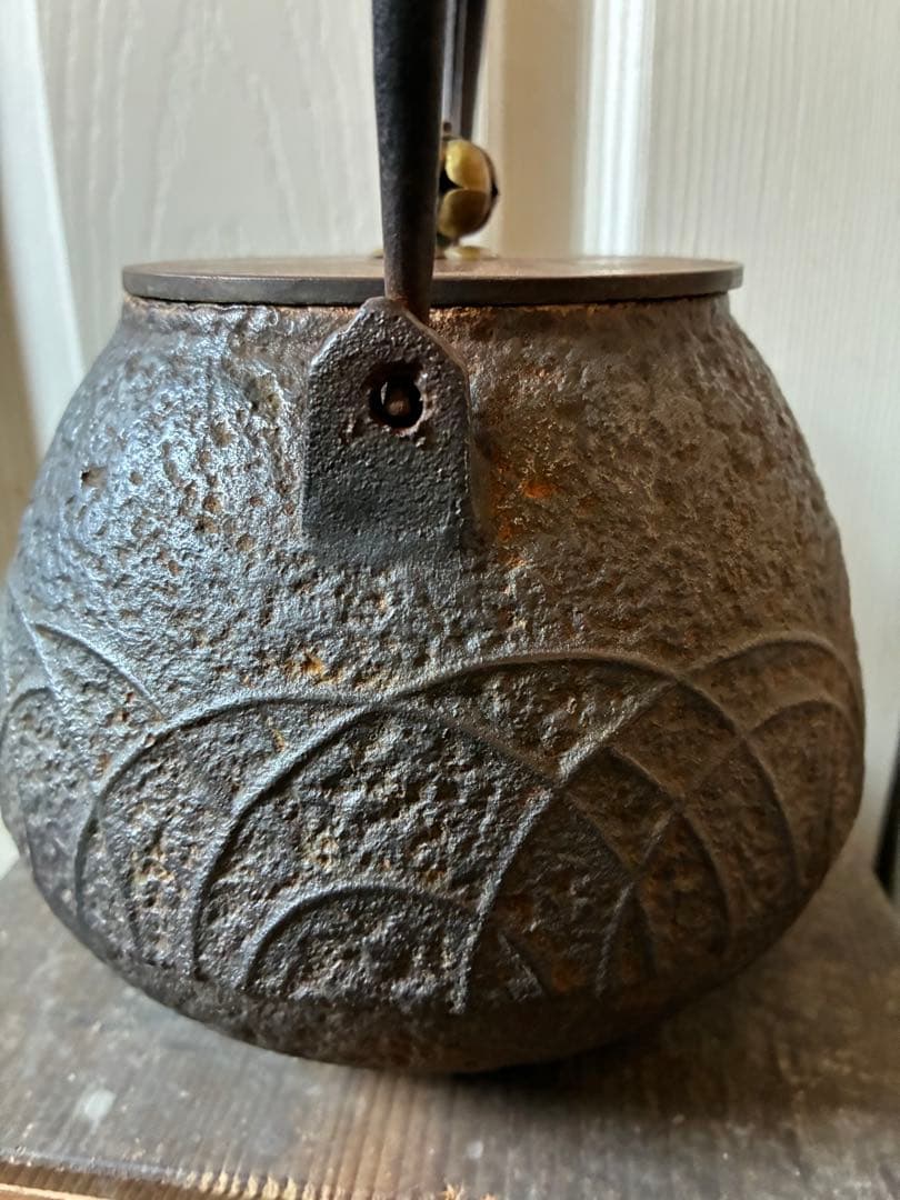 龍文堂 鉄瓶 在銘　銀象嵌