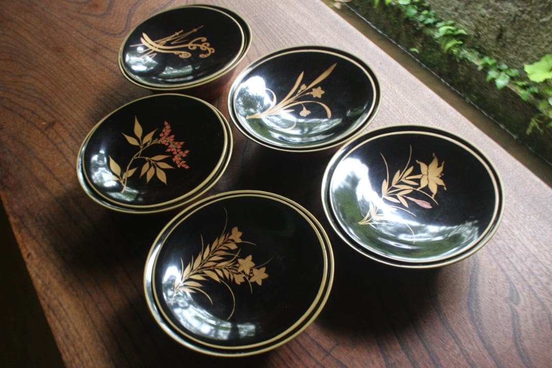 時代朱漆に内見返絵替わり草花蒔絵のお椀5点（検輪島塗蒔絵椀雑煮椀