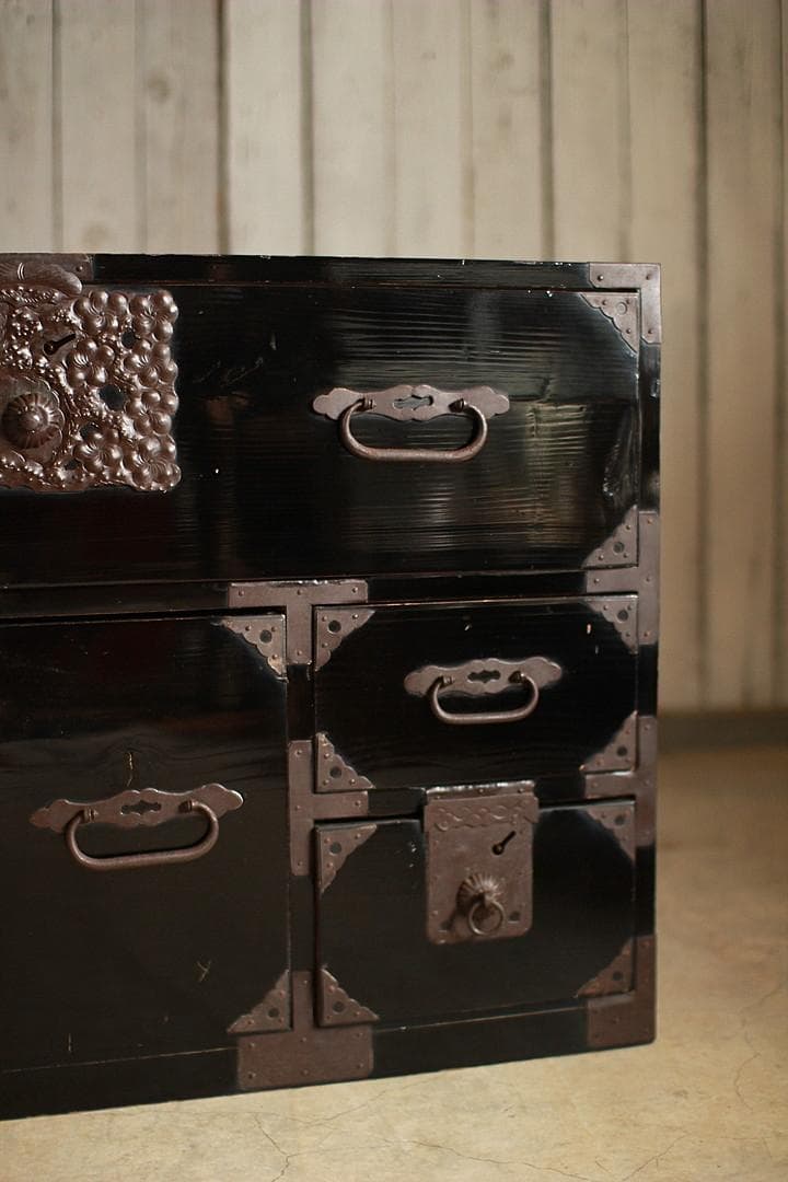 綺麗な打ち出し金具庄内箪笥　4杯　タンス　収納　古家具　古民家　時代家具