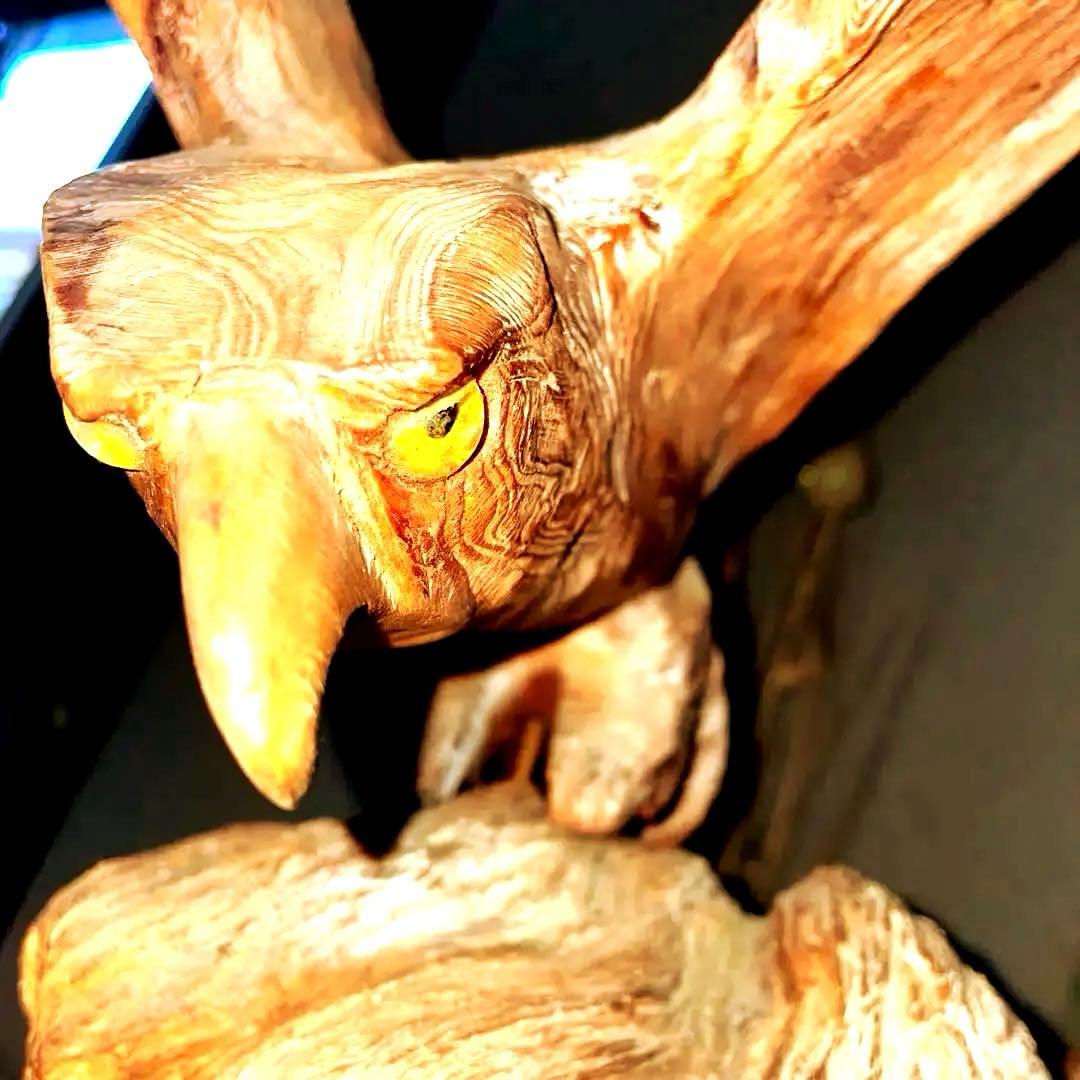 木彫りの置物　インテリア　タカ