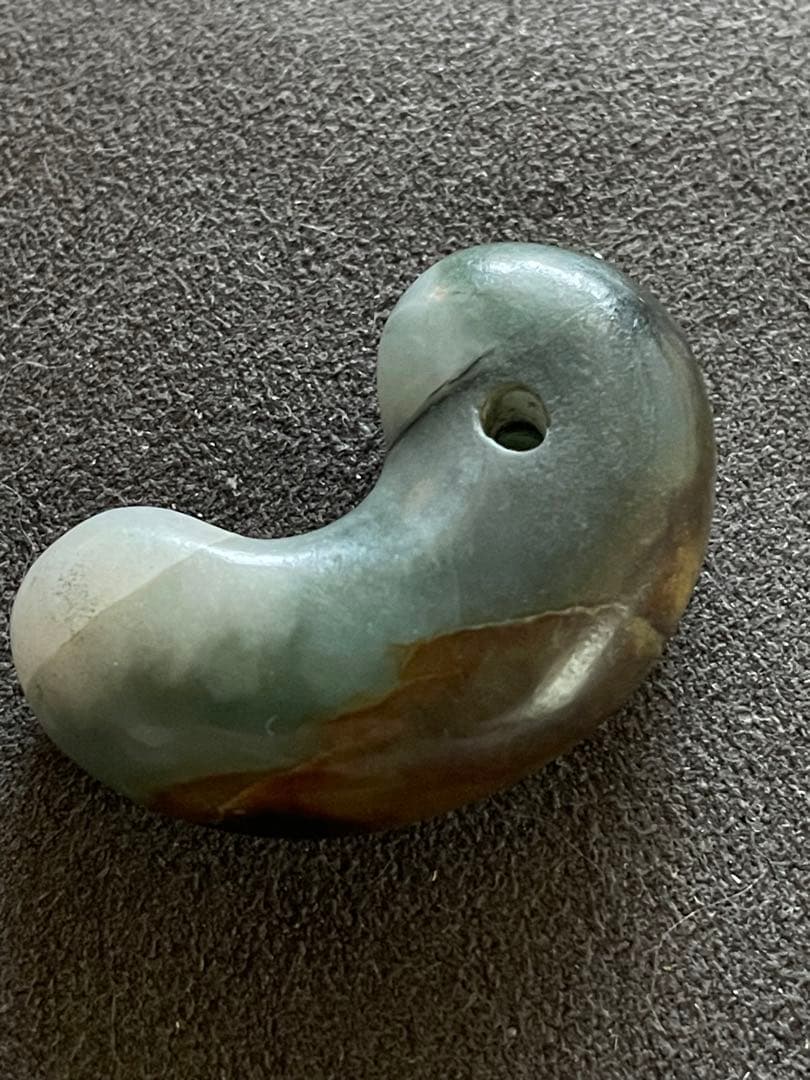 古墳時代　勾玉　硬玉　翡翠　瑪瑙　出土品31g