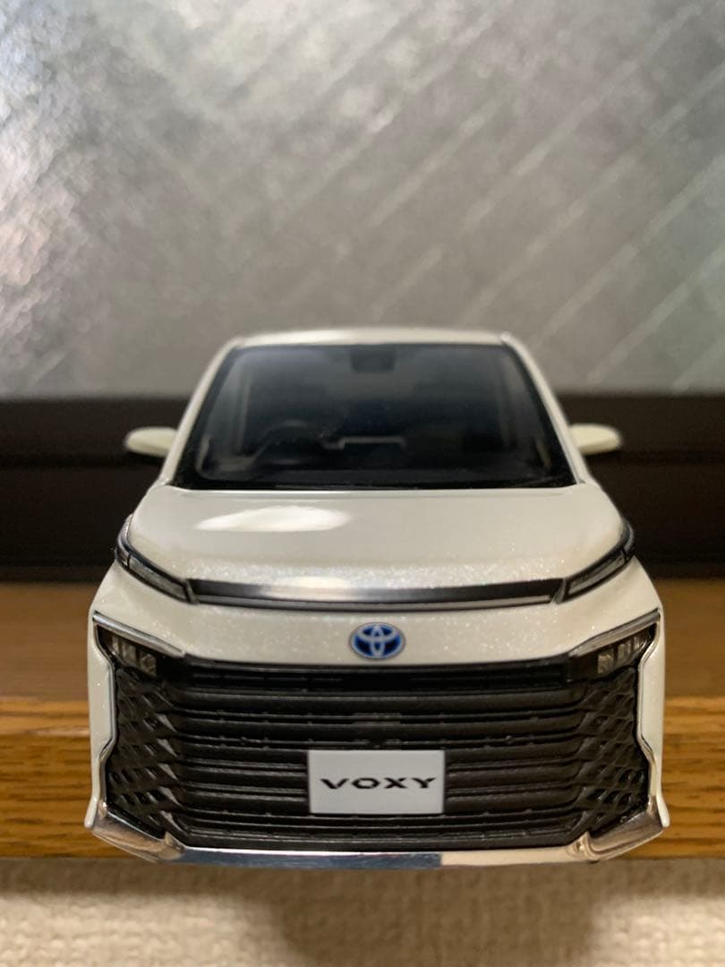 トヨタ 90ヴォクシー 30分の1ミニカー ホワイトパールクリスタルシャイン