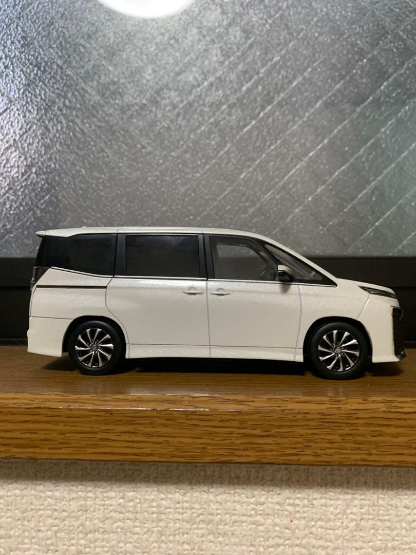 トヨタ 90ヴォクシー 30分の1ミニカー ホワイトパールクリスタルシャイン