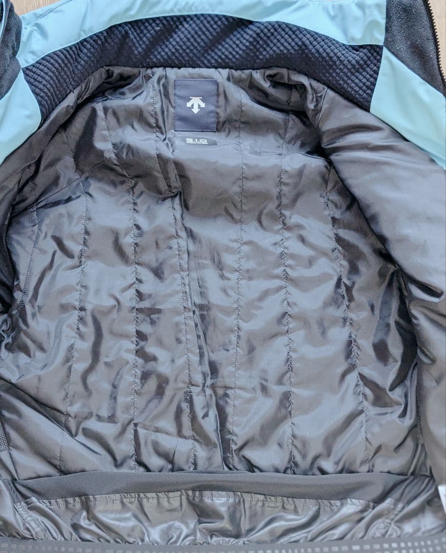 DESCENTE 2025購入 上下セットLサイズ