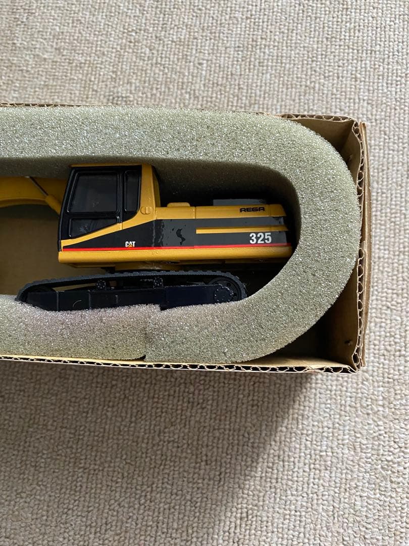 CATキャタピラー社　325 REGA 油圧ショベル 1/50 箱付　美品　新品