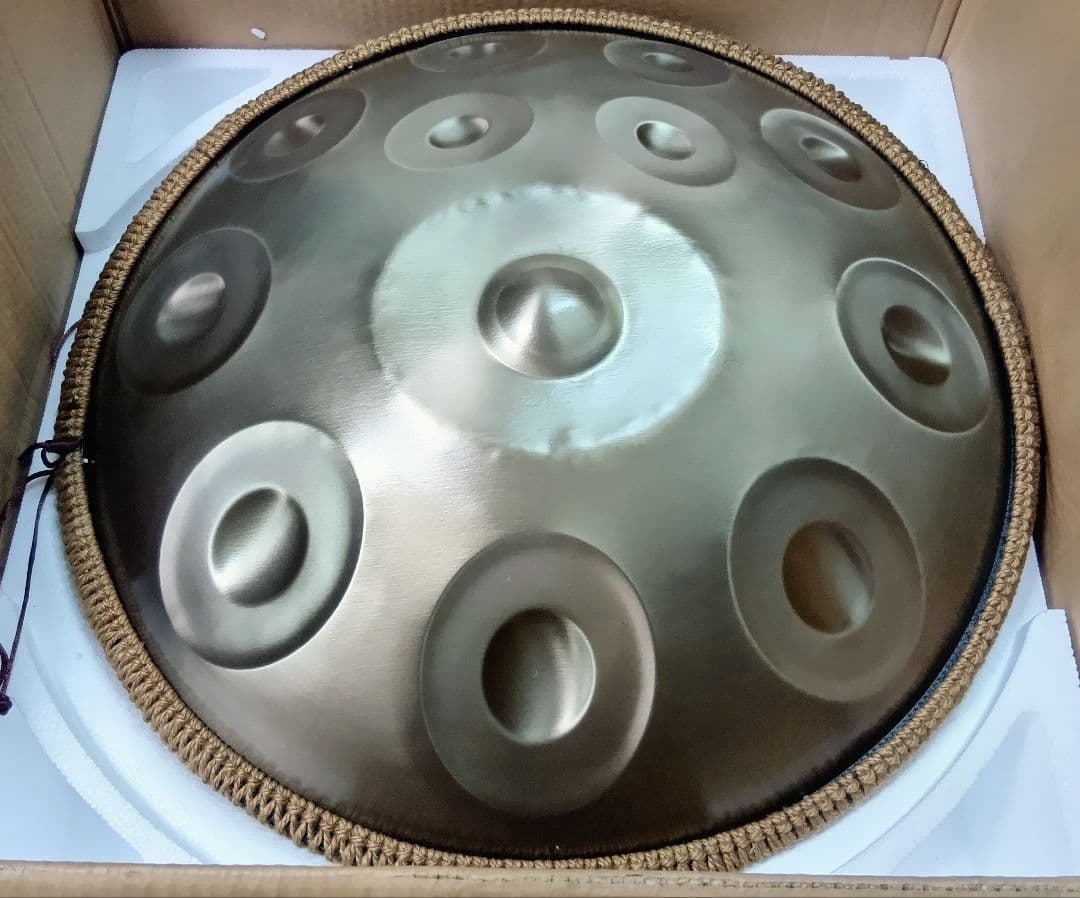 ハンドパン　56センチ 12音　A＝432Hz　Dマイナー 　品の良いゴールド