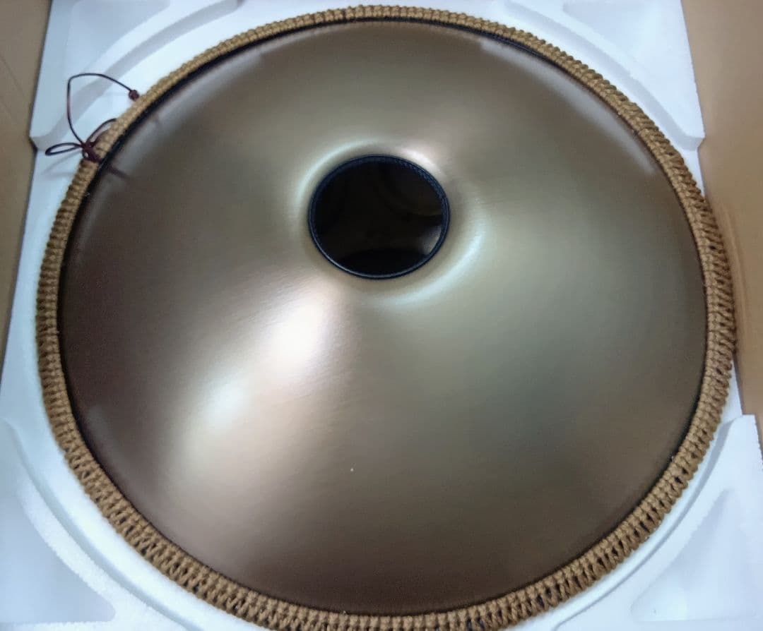 ハンドパン　56センチ 12音　A＝432Hz　Dマイナー 　品の良いゴールド