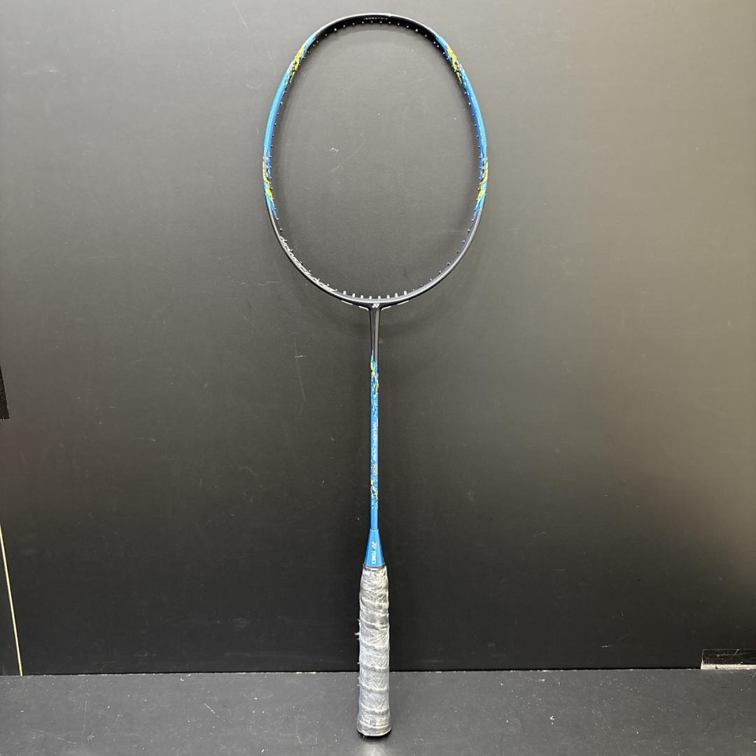 YONEX　NANOFLARE　700　バトミントンラケット　ガット無し