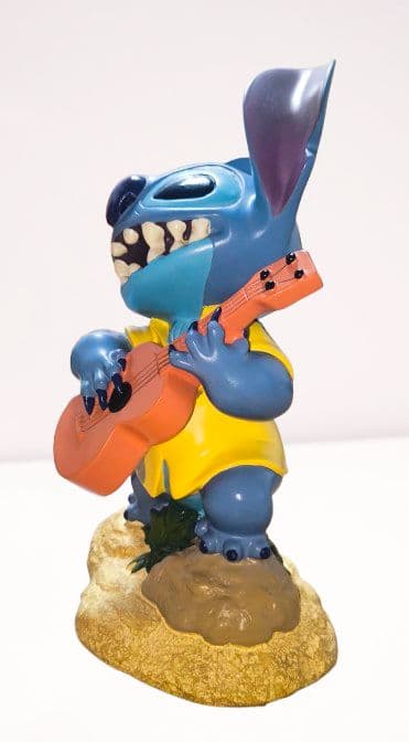 スティッチ ギター付きスタチュー – 加藤工芸（Hand Crafted）