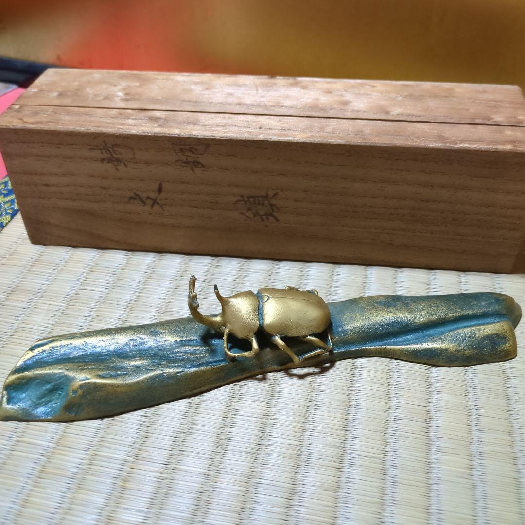 高岡銅器、金色カブトムシの文鎮、置物