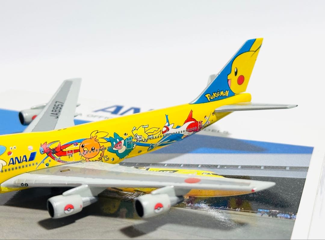 全日空商事 1/200 B747-400 ピカチュウジャンボ NH50030
