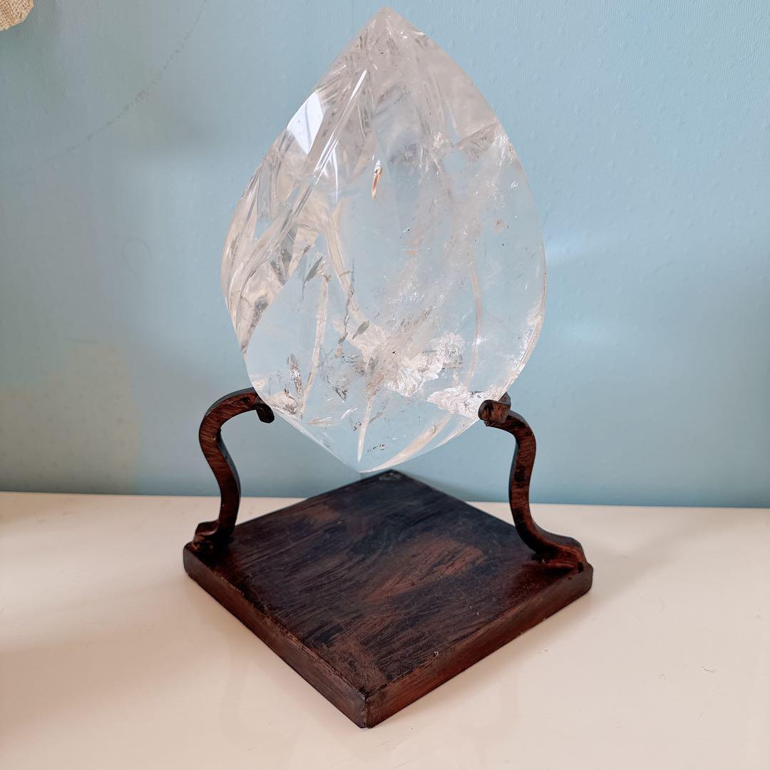 天然水晶★アーモンド型オブジェ★透明水晶★レインボー入り★台座付き★天然石★置物