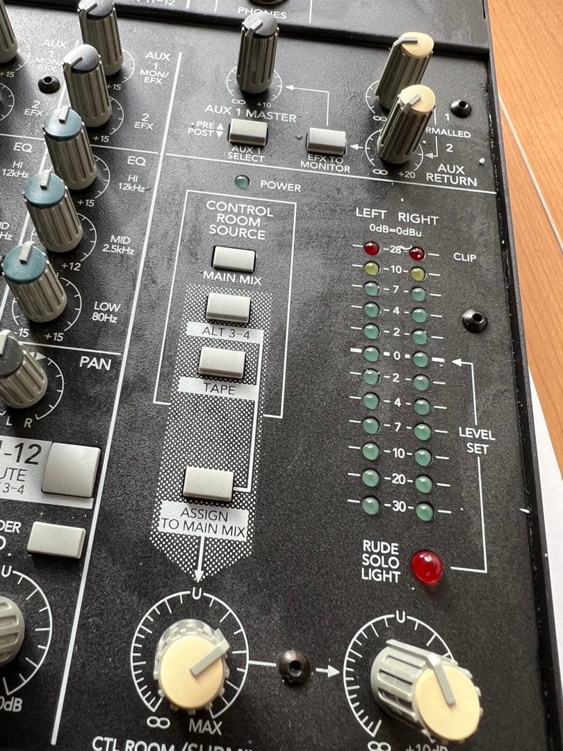 美品 MACKIE 1202VLZーPRO 元箱、取説あり。電源ケーブルなし。