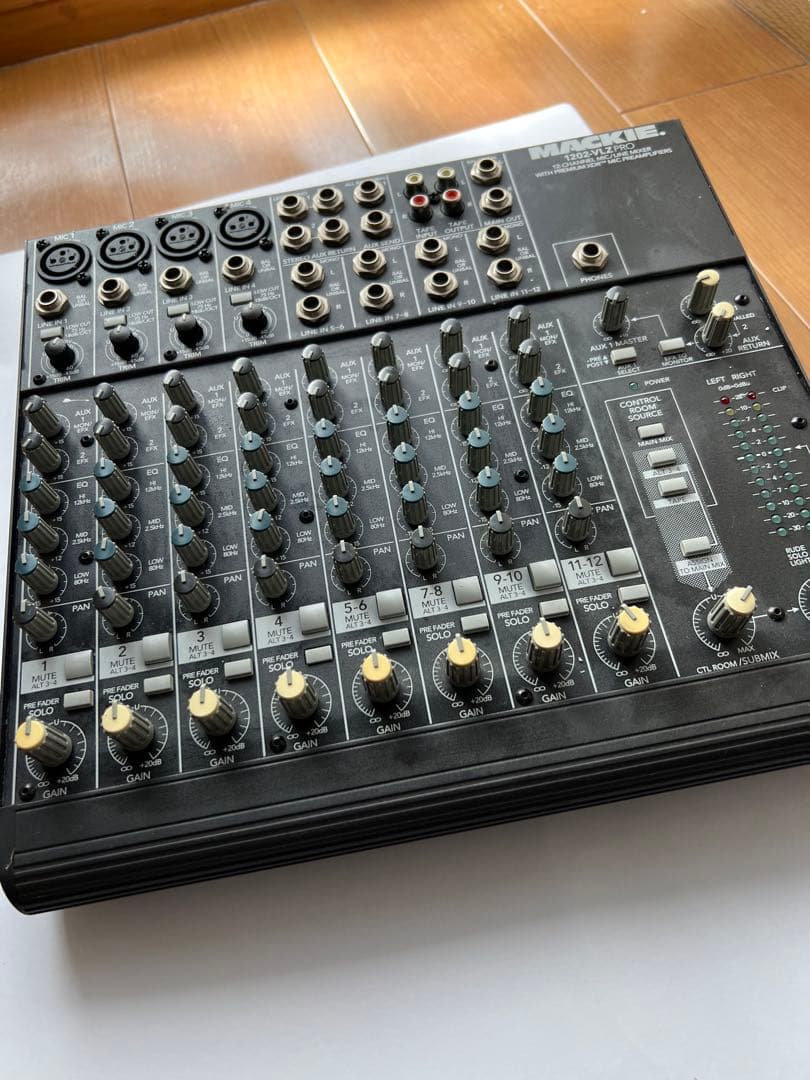 美品 MACKIE 1202VLZーPRO 元箱、取説あり。電源ケーブルなし。