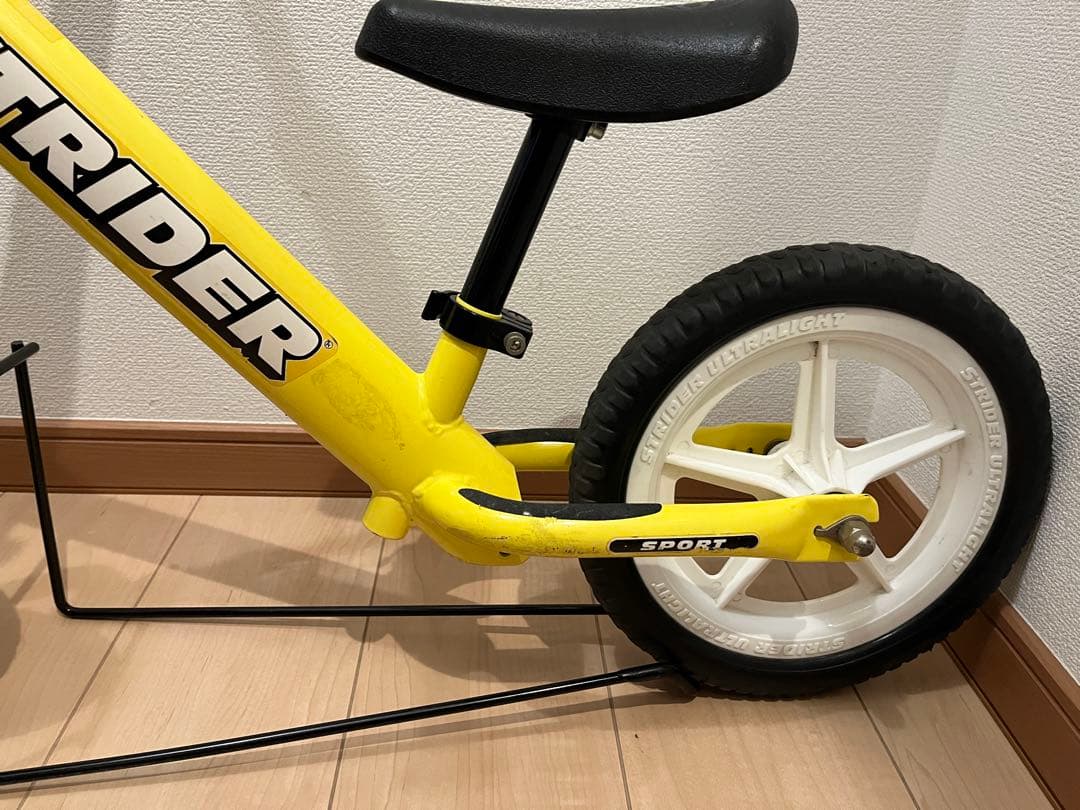 未使用タイヤ付　STRIDER バランスバイク イエロー　12インチ