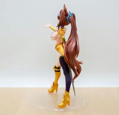 ウマ娘　ダイワスカーレット　金　フィギュア