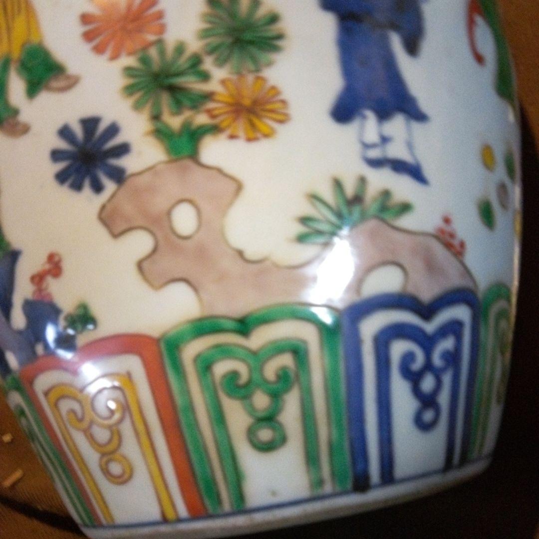 大明萬年製 陶器の壺　人物