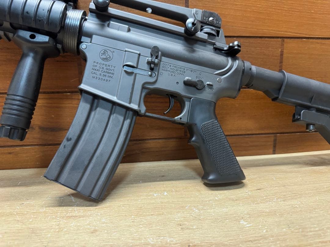 美品　東京マルイ　コルト M4A1カービン