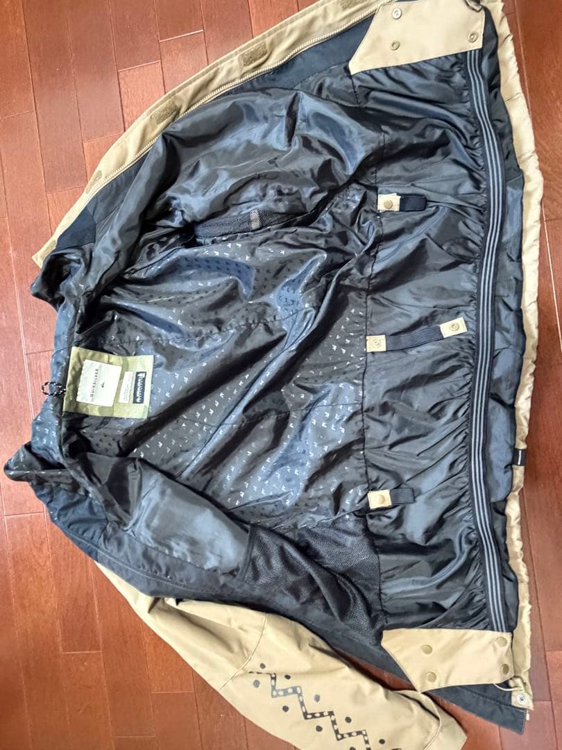 QUIKSILVER スノーボードジャケット ベージュ
