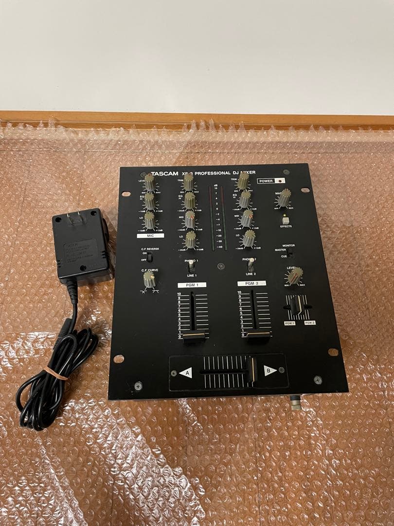 TASCAM プロフェッショナルDJミキサー XS-3