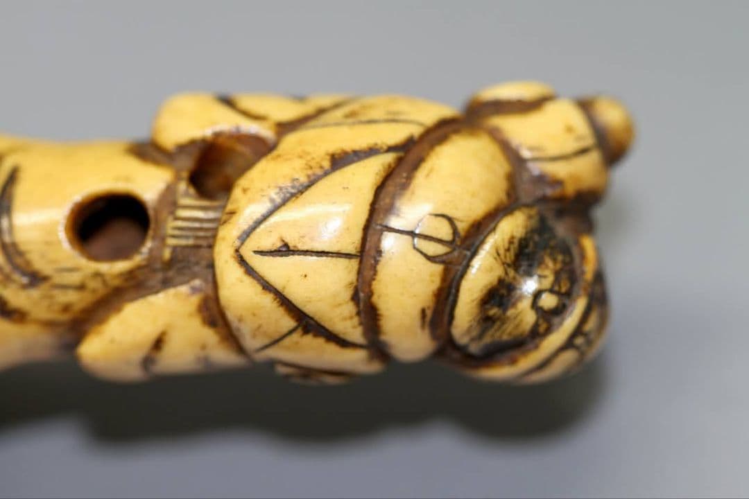 江戸時代 根付 「猿回しの大道芸人」 IS3