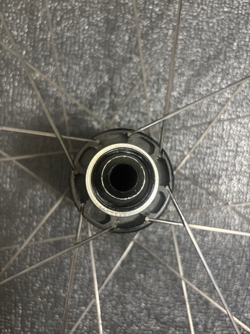 チューブレスタイヤ:Michelin カーボンホイール:GIANT SLR1