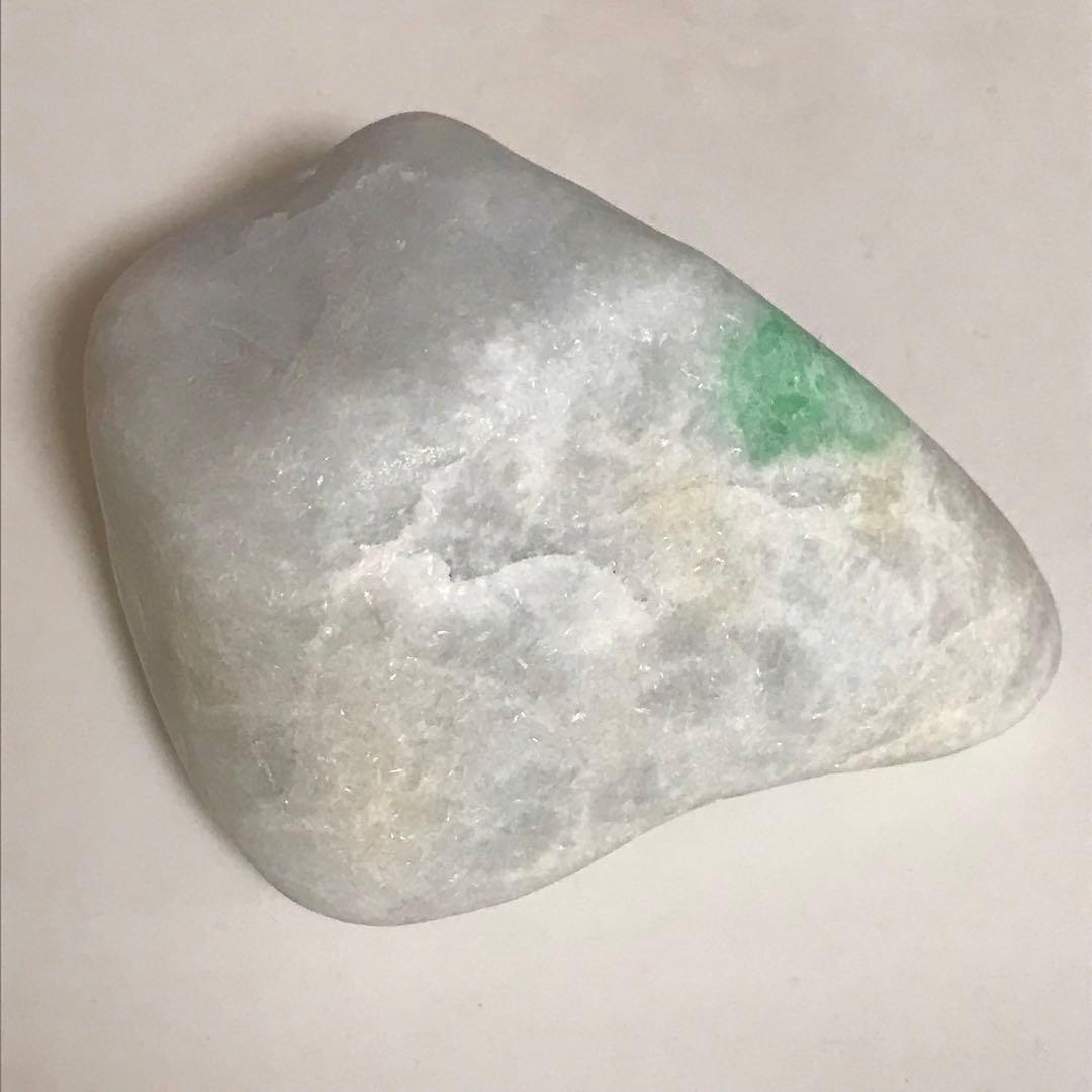 糸魚川翡翠　高透過　白アップルグリーン　大きめ　267g
