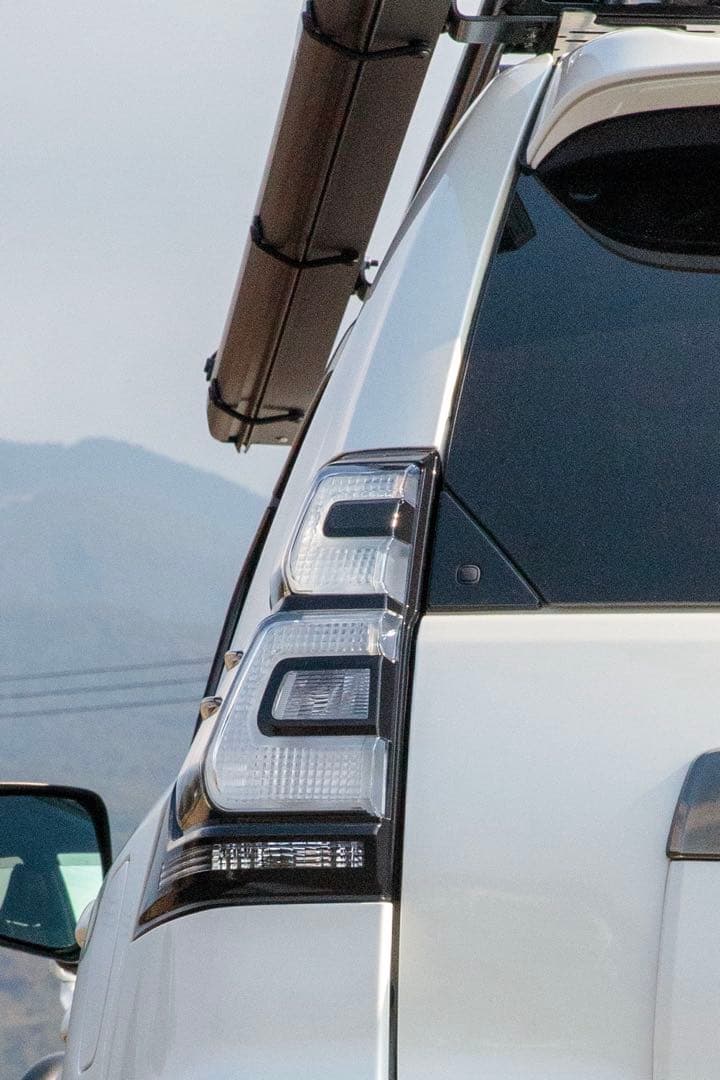 プラド150系後期 EU ブラックエディション　テールライト　純正仕様