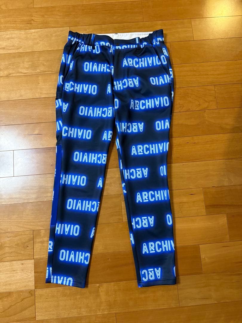 未使用品タグ付きアルチビオネオンロゴ総柄パンツサイズ４６定価３３０００円
