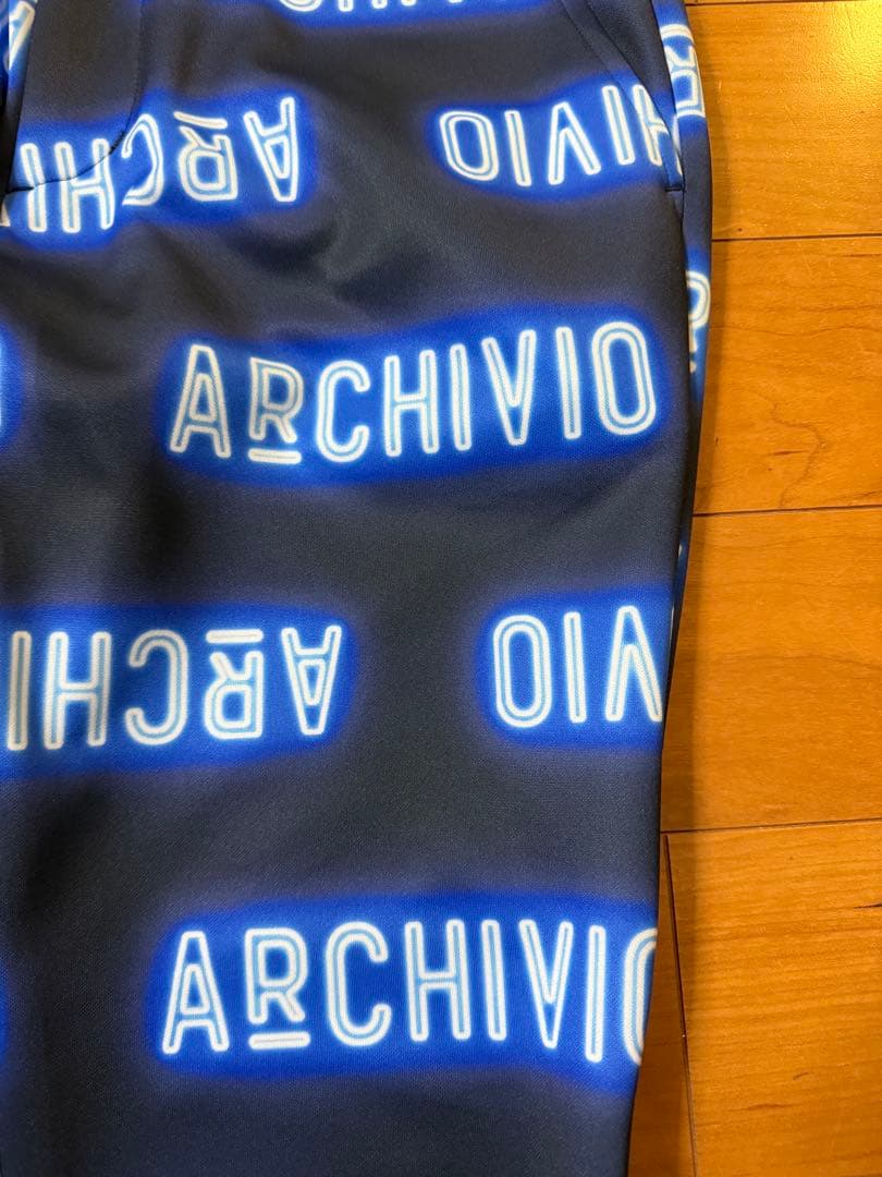 未使用品タグ付きアルチビオネオンロゴ総柄パンツサイズ４６定価３３０００円