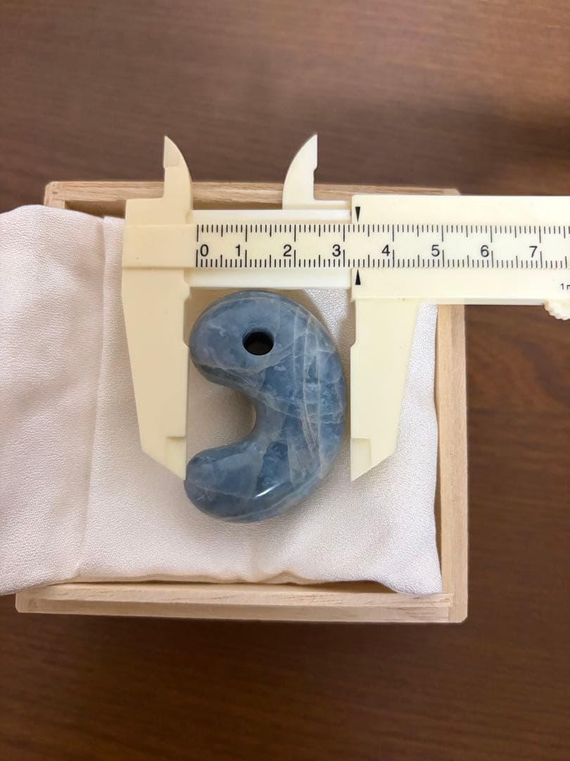 【55g】糸魚川翡翠 コン沢 青翡翠 入コン沢 勾玉 ひすい 大勾玉