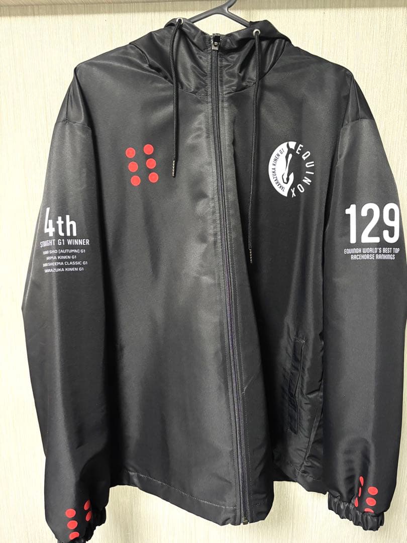 イクイノックス　ブルゾン　フード　宝塚記念　競馬　JRA