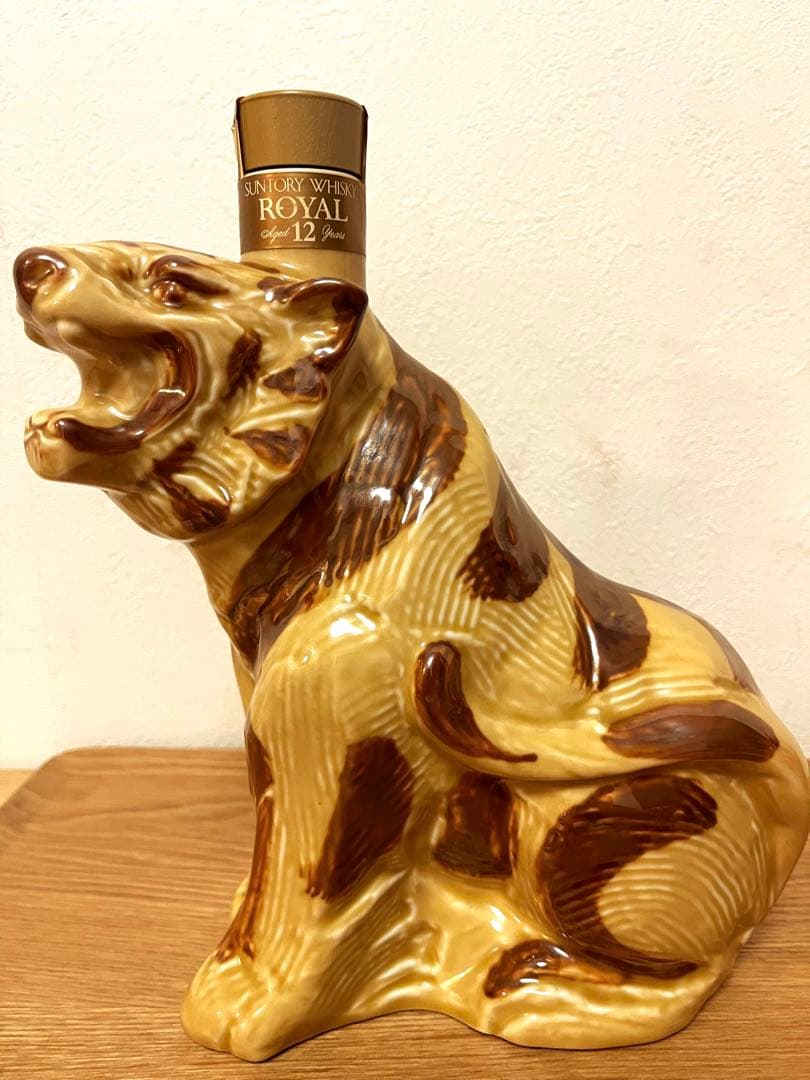 【未開封】サントリー ローヤル  虎 陶器 ウイスキー 43％ 600ml