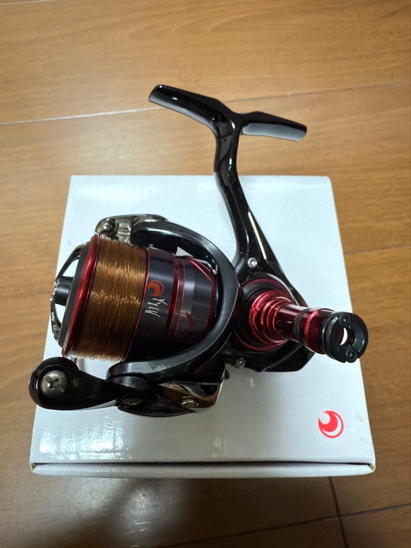 18月下美人MXLT2000Sダイワ スピニングリール 黒赤