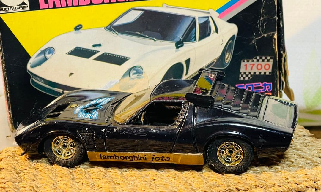 ランボルギーニ イオタ Lamborghini Jota 1/28 永大グリップ