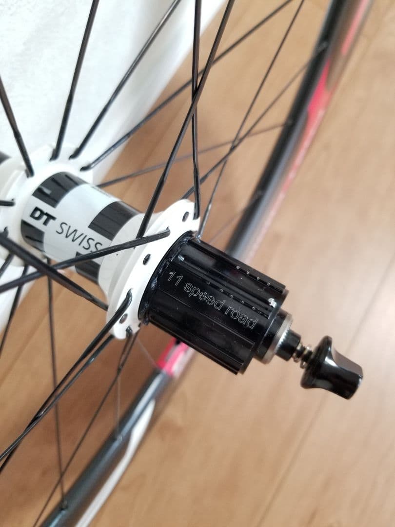 DNA FFWD F9R カーボン ホイール&タイヤ貼り付け 全て込み