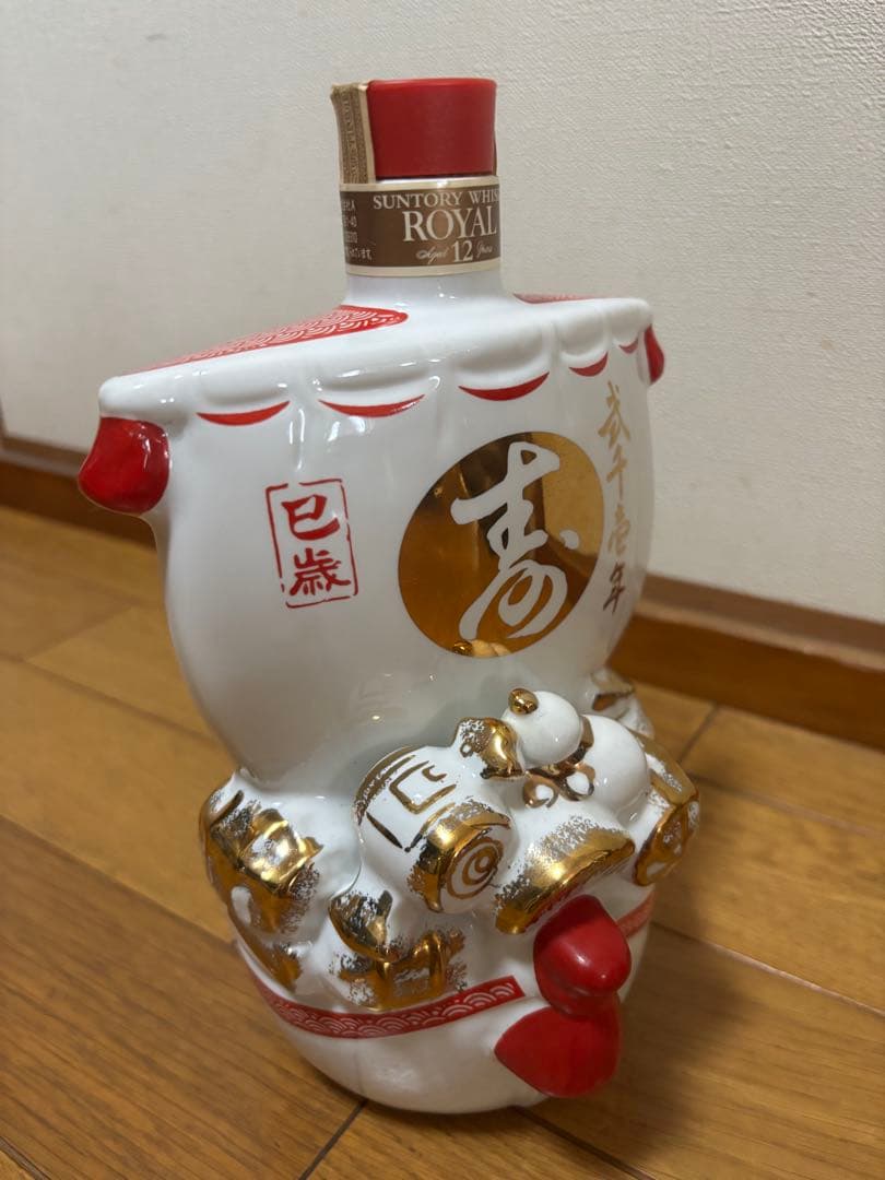 【未開栓】干支 巳 宝船型 陶器 ウイスキー サントリー ローヤル12年