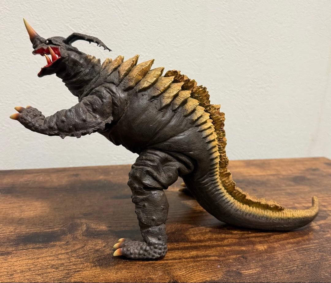 透明怪獣　ネロンガ　単品