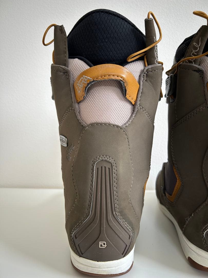 ディーラックス スノーボードブーツ