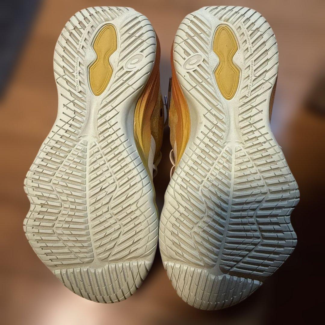 ASICS バスケットボールシューズ ホワイト/イエロー/オレンジ