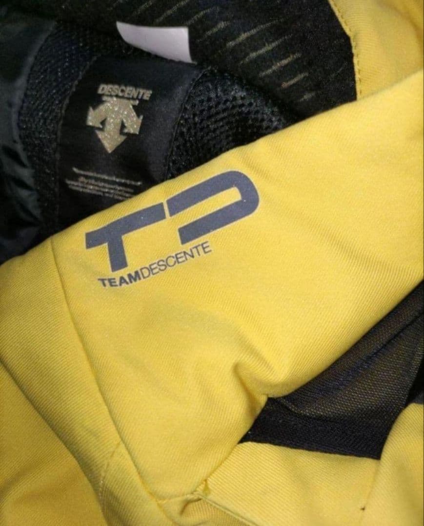 a TEAM DESCENTE デサント 選手用ジャケット