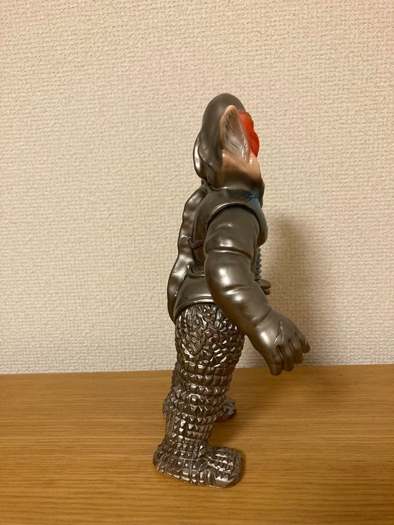 ブルマァク　肌色メタリックカラー　メフィラス星人