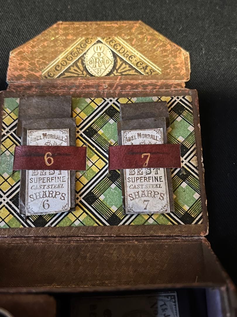 激レア！ビクトリア時代の裁縫針入れ オリジナル 当時の針入れ5枚 当時の針もあり