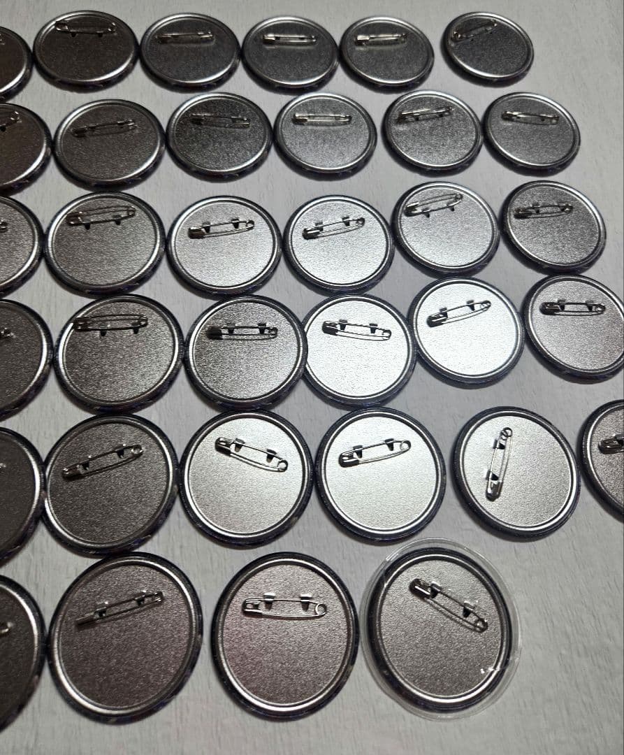 ツイステ ルーク スケアリー カプセル缶バッジ 痛バ