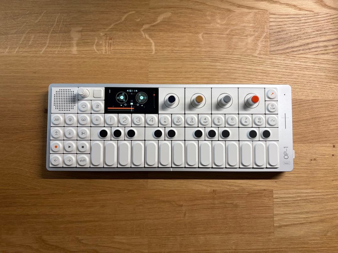 Teenage Engineering OP-1 field & 純正ケース