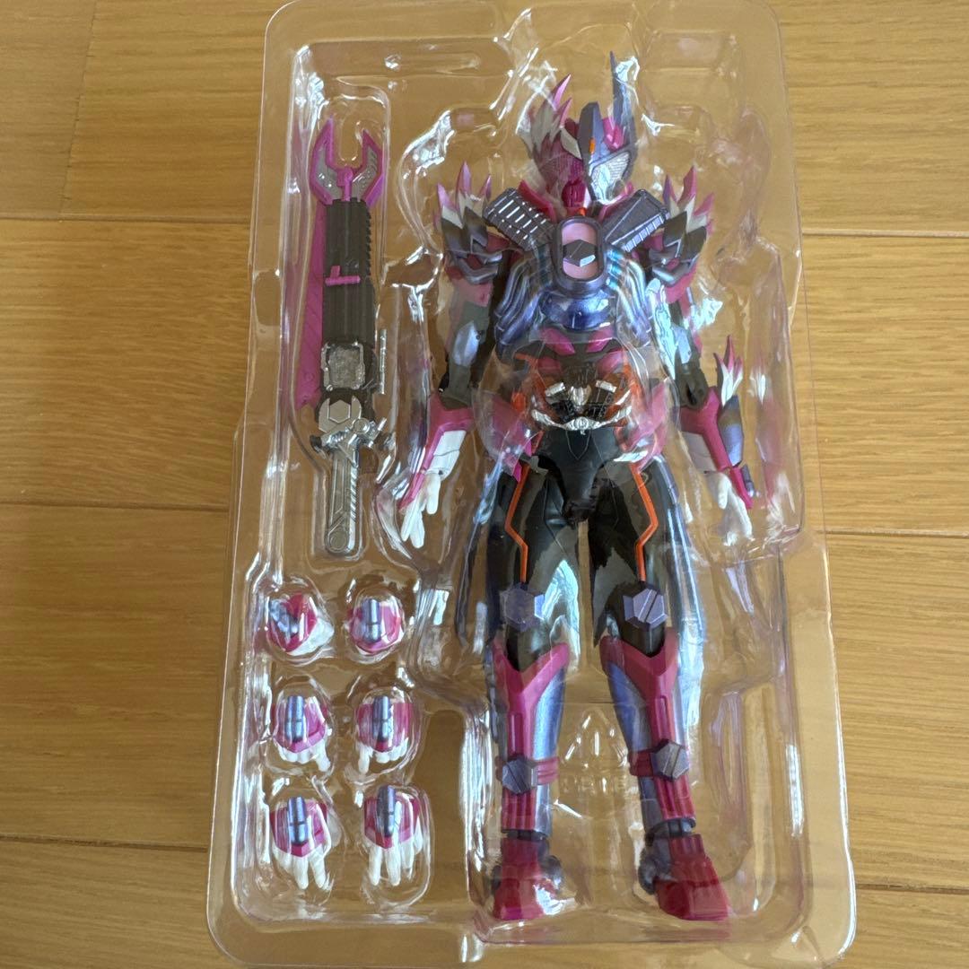 仮面ライダーガッチャード ヴァルバラド フィギュアーツ Figuarts