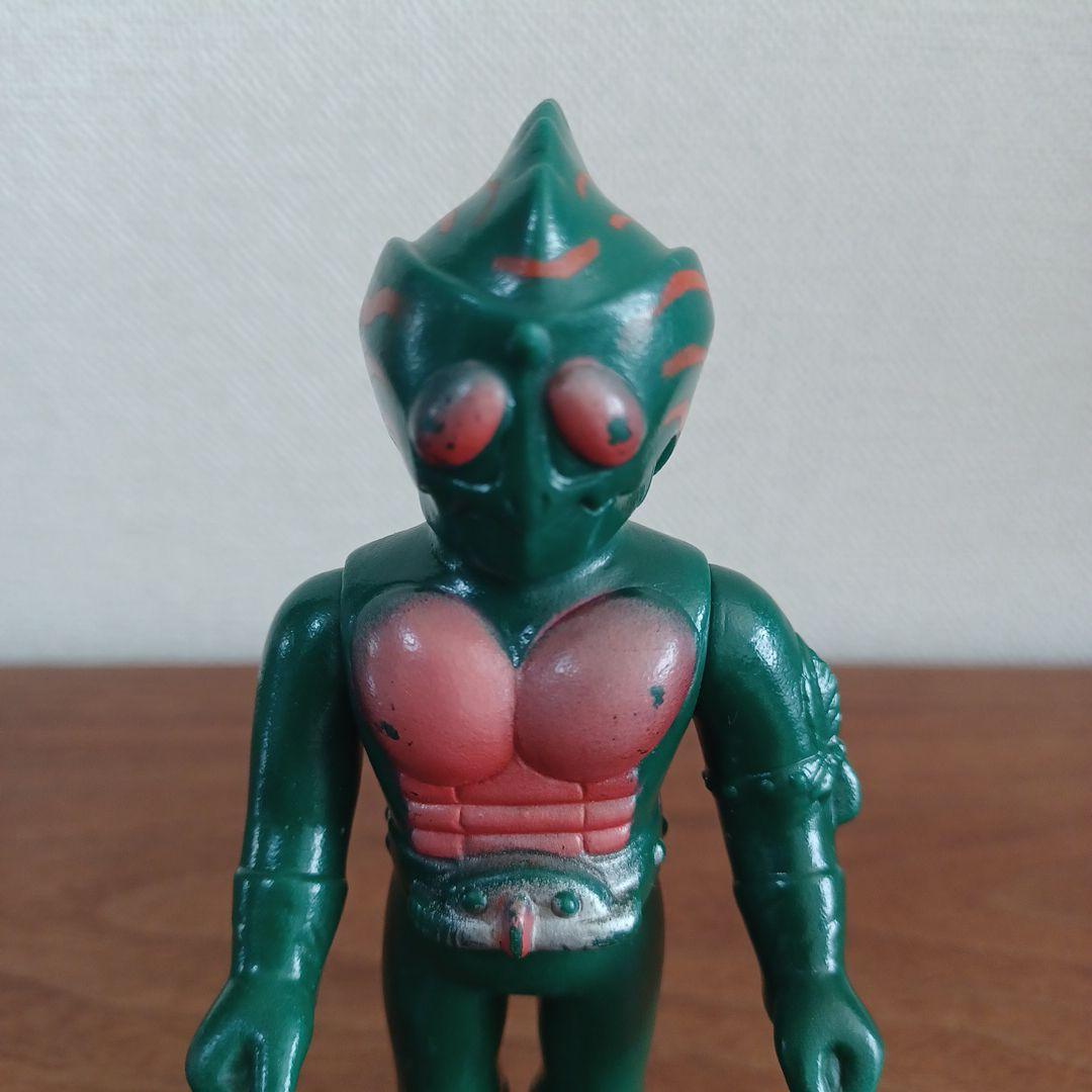 無版権　パチもの「仮面ライダーアマゾン」風の緑色の希少ソフビフィギュア