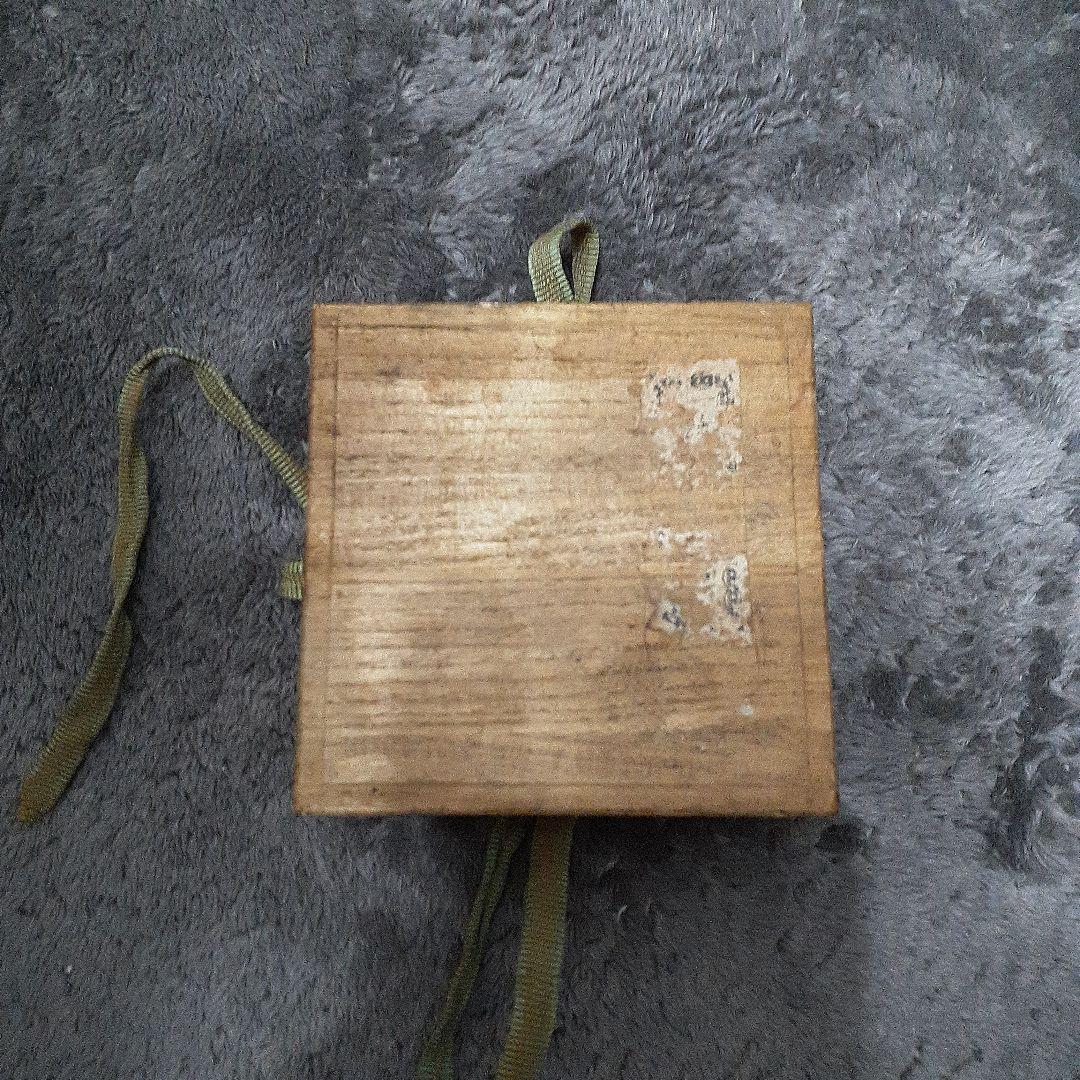 赤い漆器 杯　五三の桐