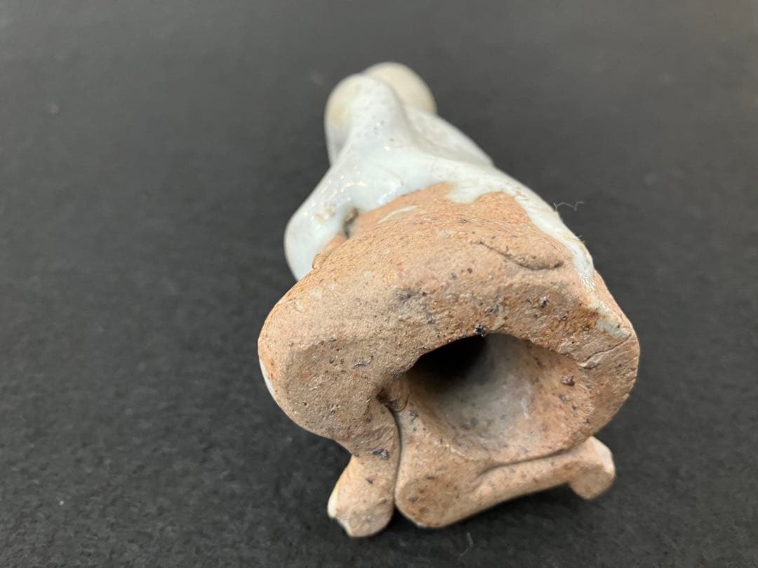 タイ宗胡録白濁釉　人物像